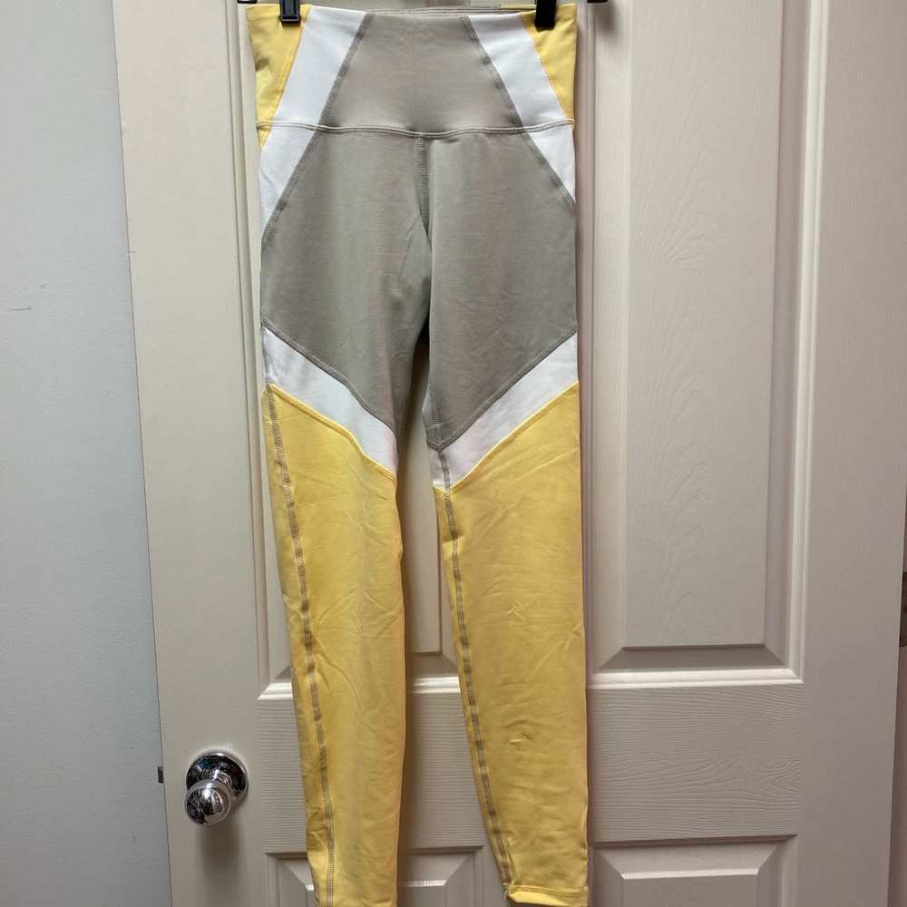 Old navy active leggings never worn